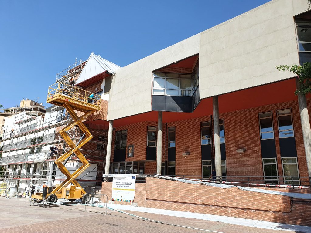 Fachada del Ayuntamiento de Molina de Segura en obras. 25 de agosto scaled